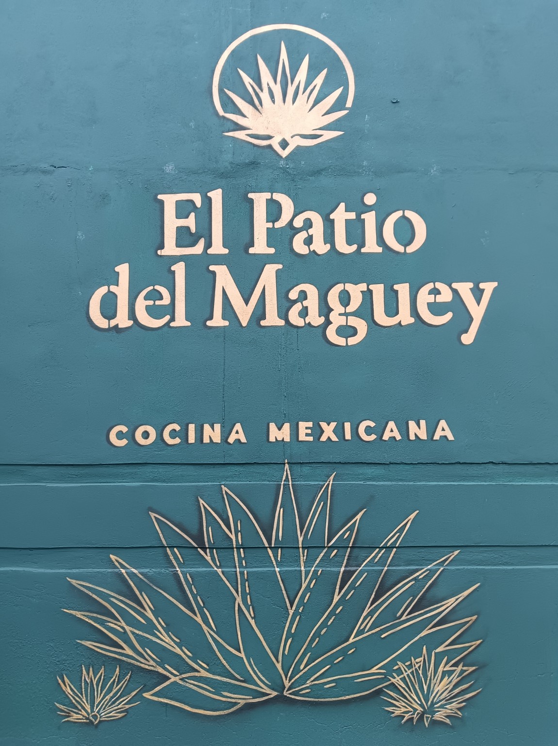 Fachada de El Patio del Maguey